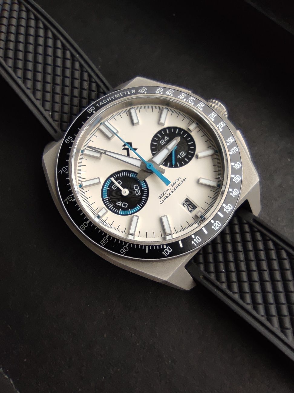 RZE Valour Chronograph - Tytan, Seiko meca-quartz, Microbrand