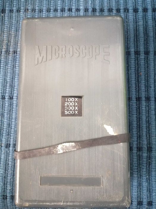 Microscópio com estojo marca desconhecida