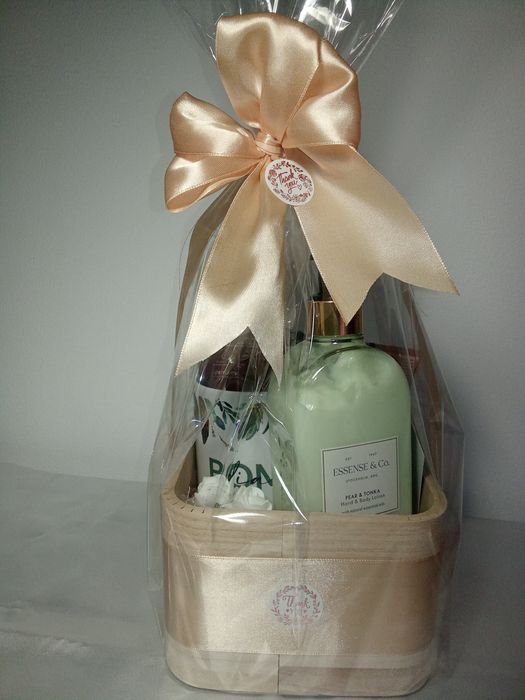 Cabazes de Natal e Aniversário- já embrulhados e prontos para Oferecer