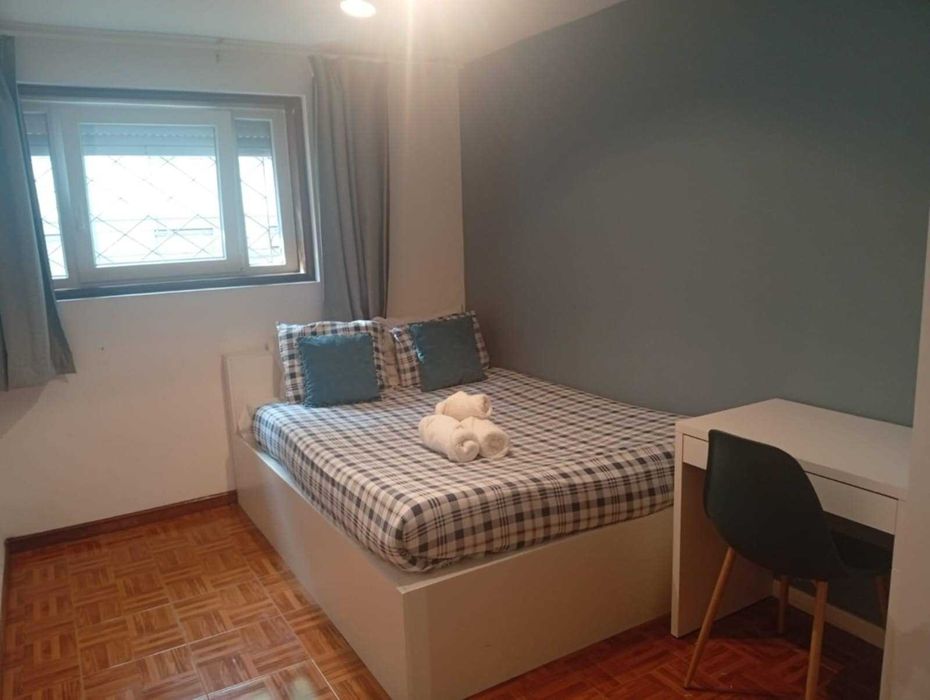 Quarto ao pé do metro, Trindade, Porto