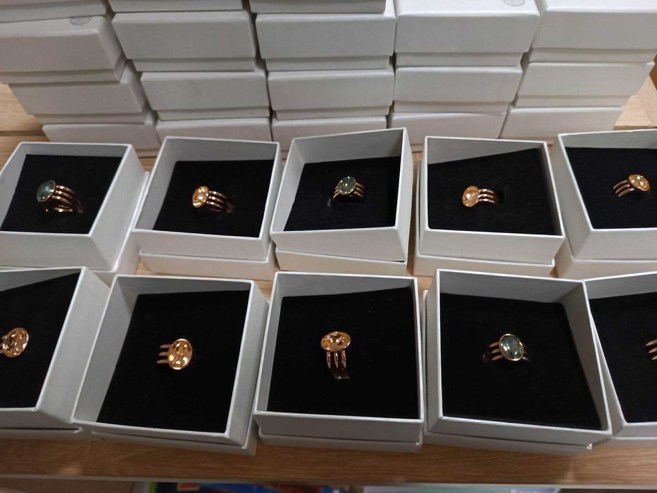 Na sprzedaż pierścionki Swarovski 25 sztuk