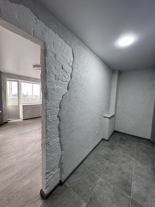 Однокімнатна з капітальним ремонтом. Центр. Вулиця Британська