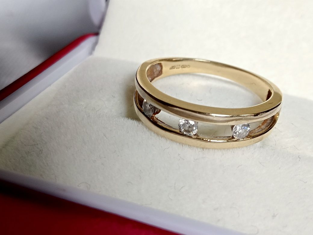 Złoty pierścionek obrączka z diamentami/brylantami