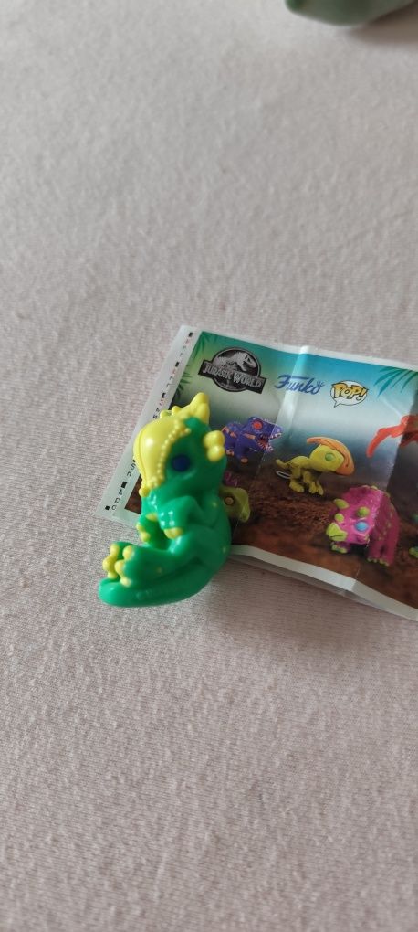 Kinder joy, figurki , seria dinozaury,jurassic world