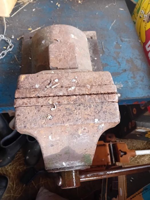 Solidne imadło sprawne szczęki 16 cm waga 43 kg niespawane (WYSYŁAM)
