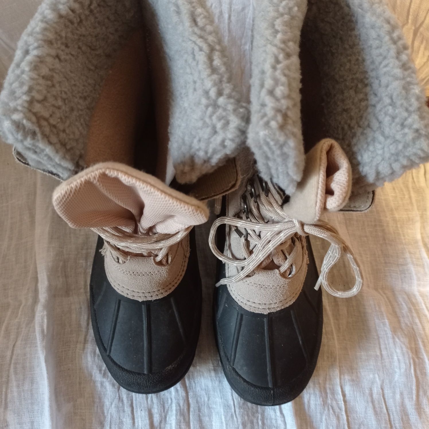 Зимові черевики, боти,