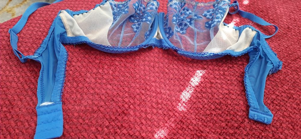 Biustonosz niebieski 80 c/d