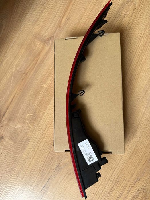 Катафот ліхтар заднього бампера Audi Q8 лівий