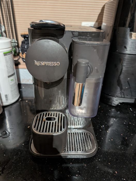 Maquina de café Nespresso laltíssima one