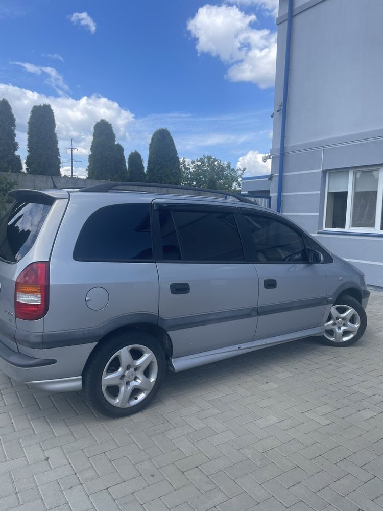 Автомобіль Опель Зефіра А 2003 рік 2.2 газ/бензин Opel Zafira A