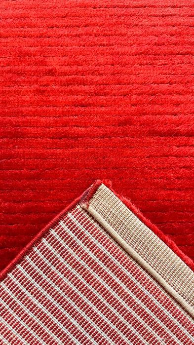 Nowoczesny Dywan Czerwony – Dodaj głębi wnętrzu! (80x150 cm)