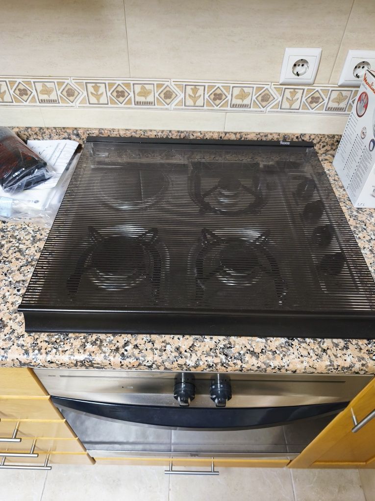 Placa a gás com bico eletrico da marca Teka