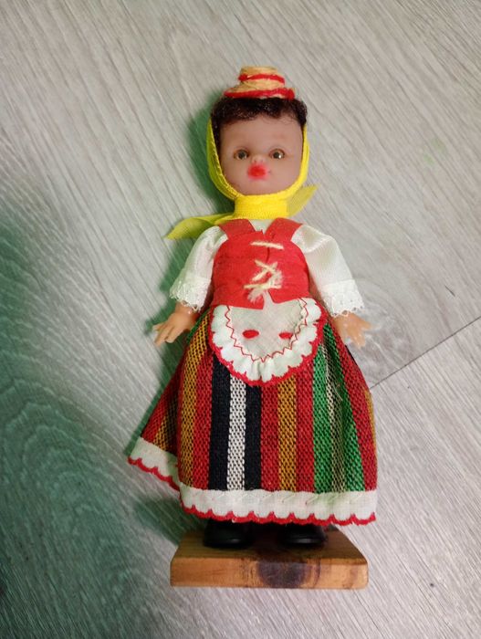 Ляльки фарфорові