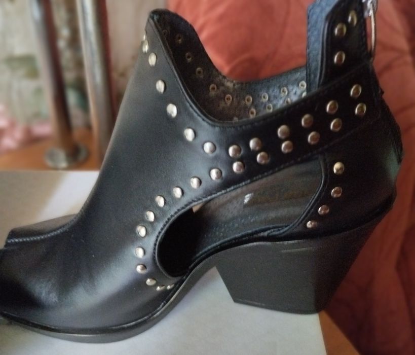 Продам нові шкіряні  туфлі