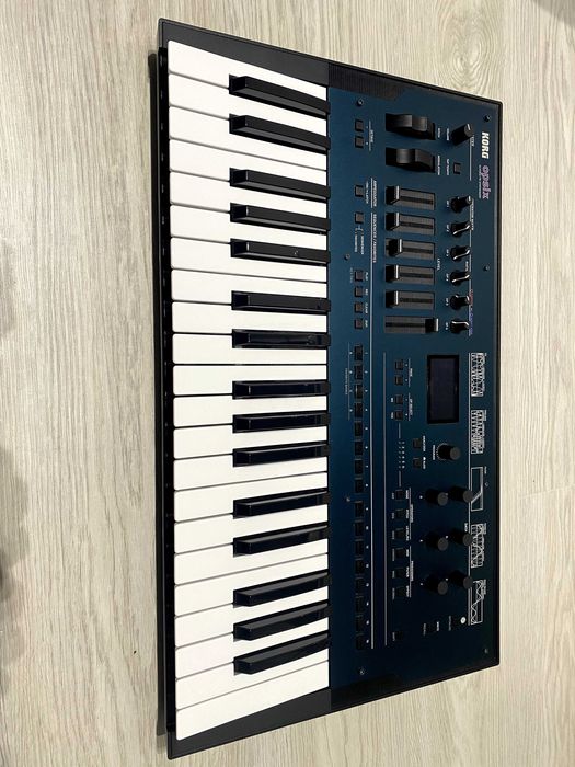 Syntezator FM - Korg OPSIX