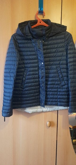 Курточка  Zara на весну -красивого  темно -синего цвета,размер 40-42