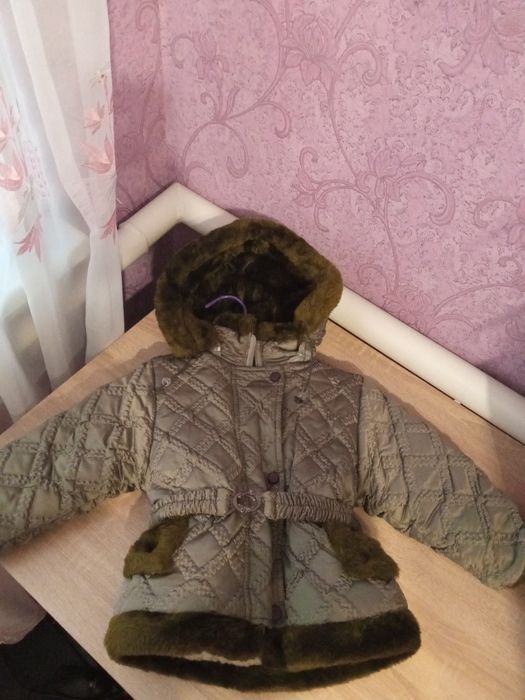 Зимова куртка для дівчинки на овчині