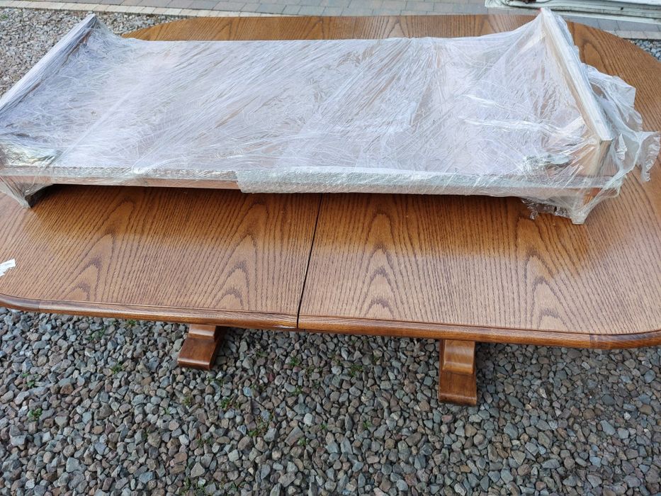 Komplet mebli drewnianych, stół rozkładany i  6 krzeseł