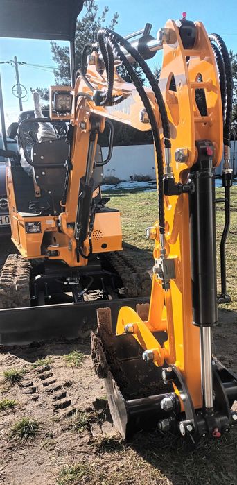 Uslugi Minikoparką z pełnym osprzętem