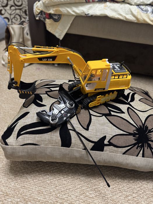 Екскаватор на радіоуправлінні