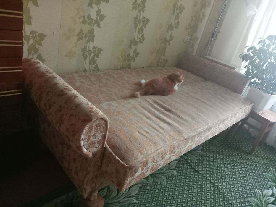 Продам диван . Недорого