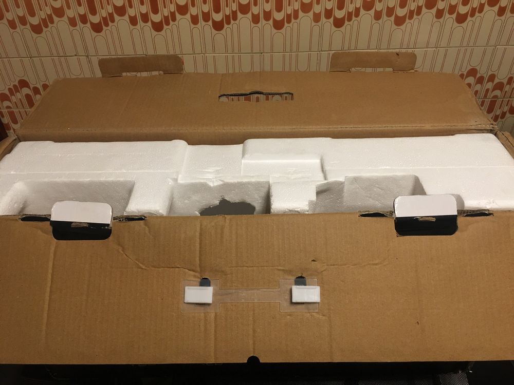 Monitor Curvo AOC 24’ 144Hz (Ecrã Partido)
