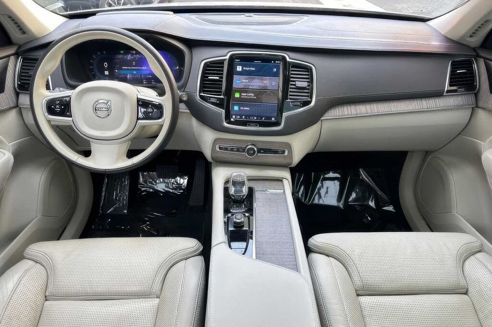 Volvo XC90 Recharge T8 Ultimate Bright Theme 6-Passenger      2023