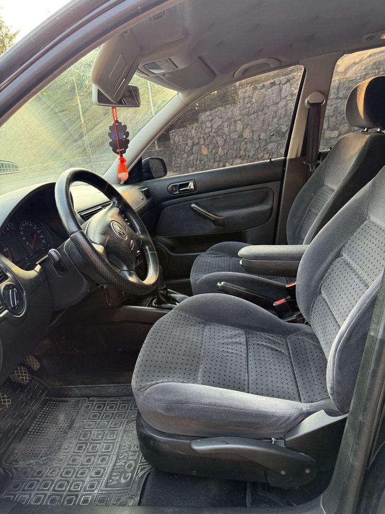Volkswagen Golf 4 • Універсал • 1999 • 1.4 бензин • Чорний