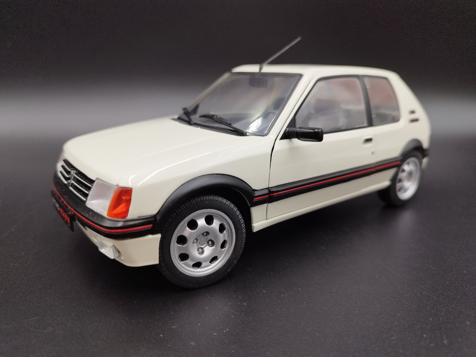 1:18 Solido 1988 Peugeot 205 GTI model nowy