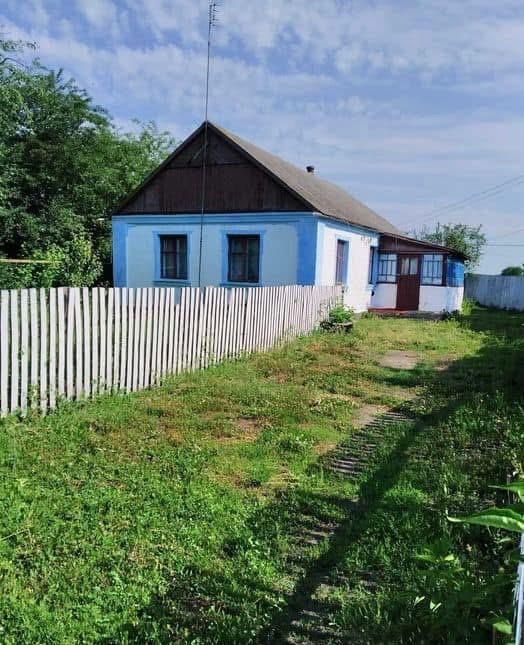 Продам будинок в селі Короченки 50 км від Житомира.