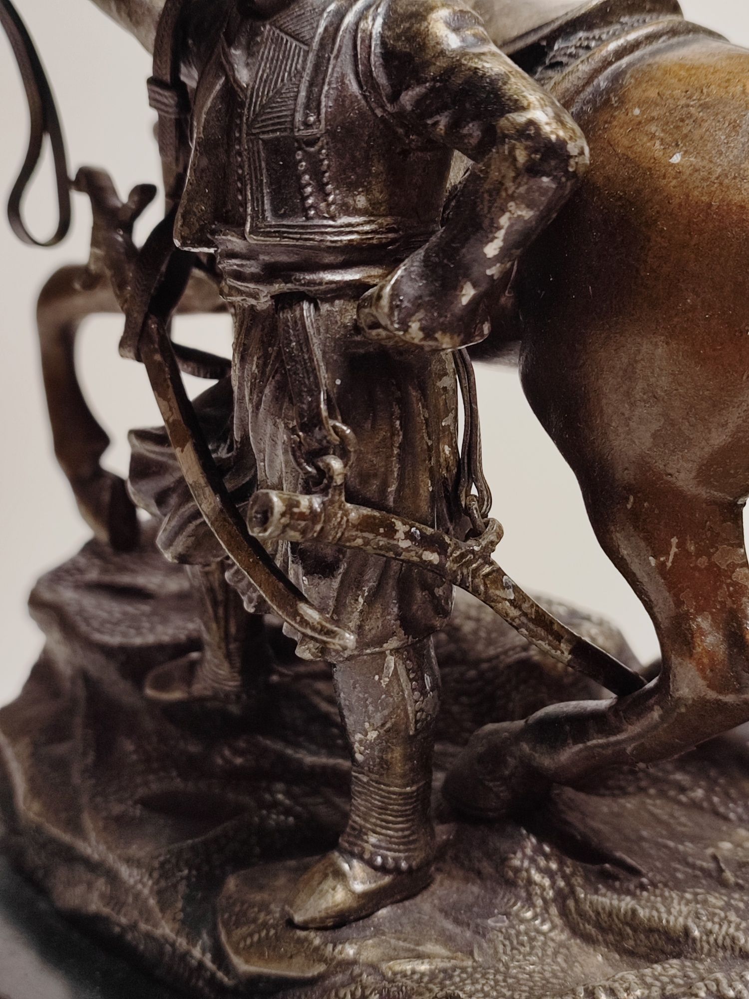 Figurka żołnierz z koniem Brevet marmur odlew brąz cynkal ołów