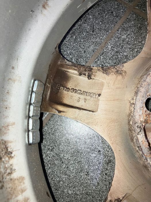 Opony zimowe Falken z felgami 195/65 r.15