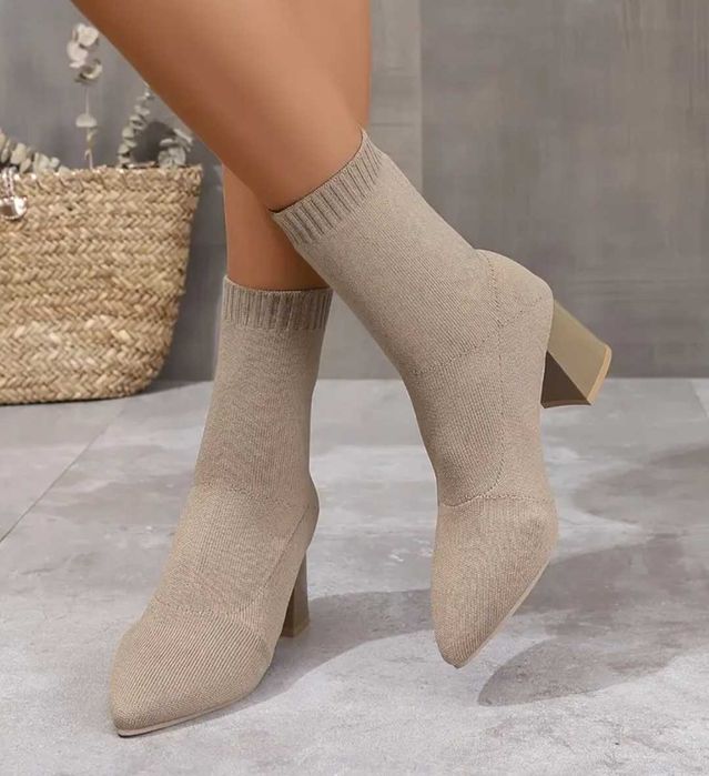 Бежеві текстильні ботильйони