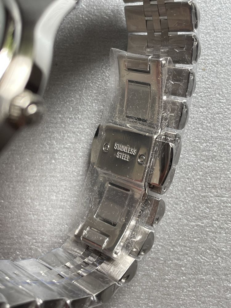 Новий годинник Vivienne Westwood