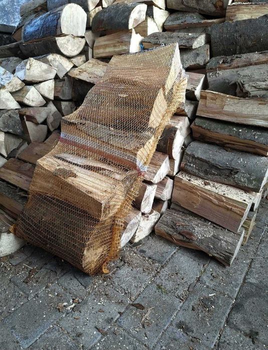 Drewno Opałowe Premium: Buk, Dąb, Grab – Suche i Gotowe do Palenia!