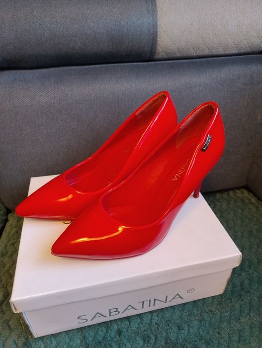 Czerwone szpilki lakierki