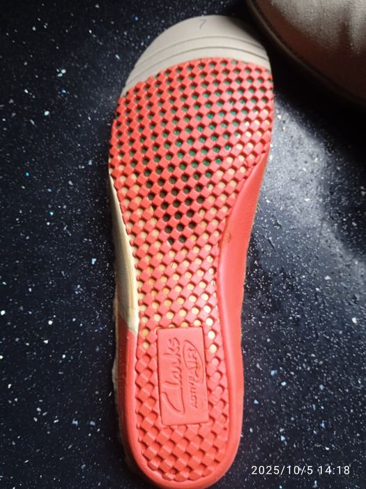 Ботинки зима  мех 41р-р GLARKS 500грн нат кожа