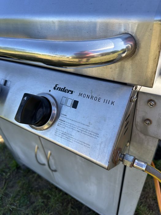 Grill gazowy Enders Monroe – stal kwasoodporna, moc i trwałość!