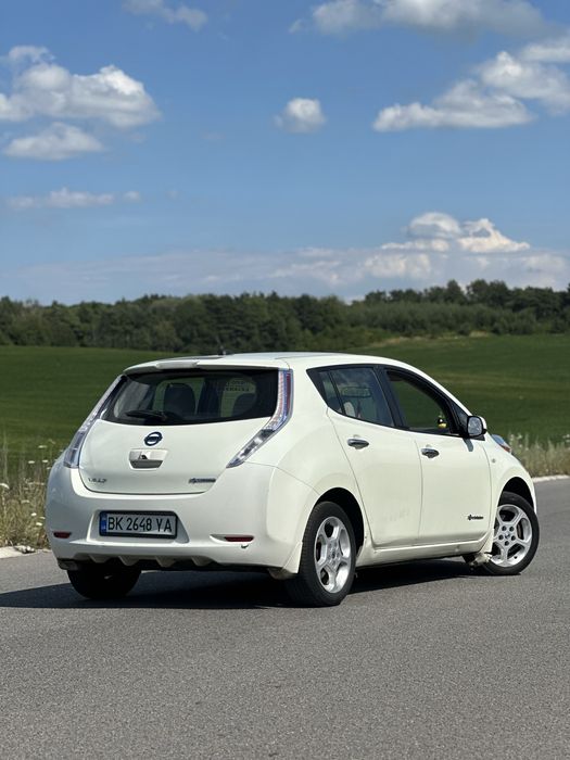 Продам Nissan Leaf