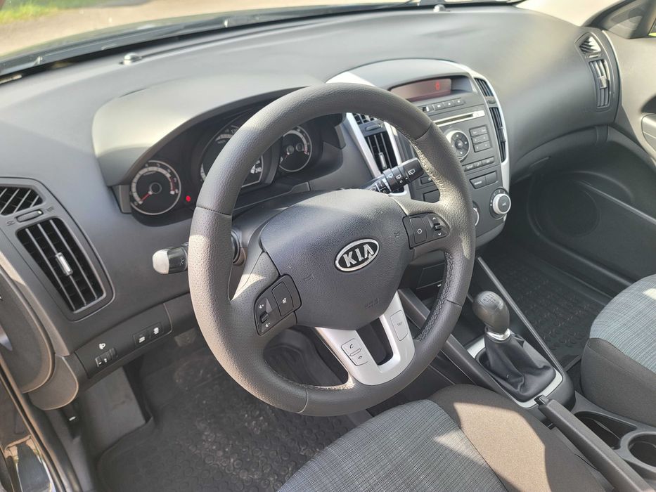 Kia Ceed 2009, 1.4 MT (90 к.с.)