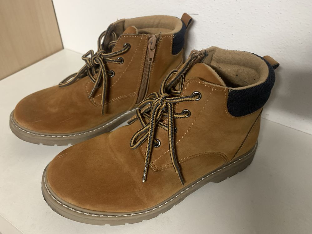 Botas de camurça tipo montanha menino camel Zippy
