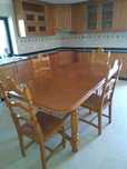 Conjunto de Mesa e Cadeiras em couro