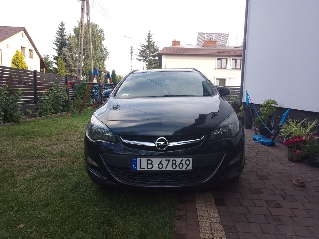 Opel Astra J kombi 2014 r.