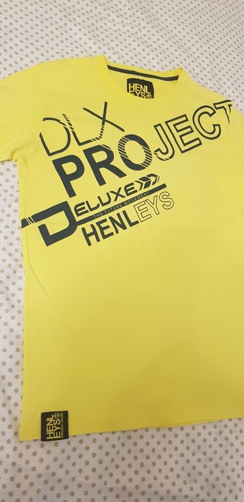 Яркая футболка Henleys Project Deluxe, оригинал, фирменная.