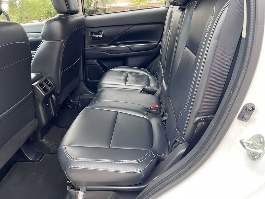 Mitsubishi Outlander      2019