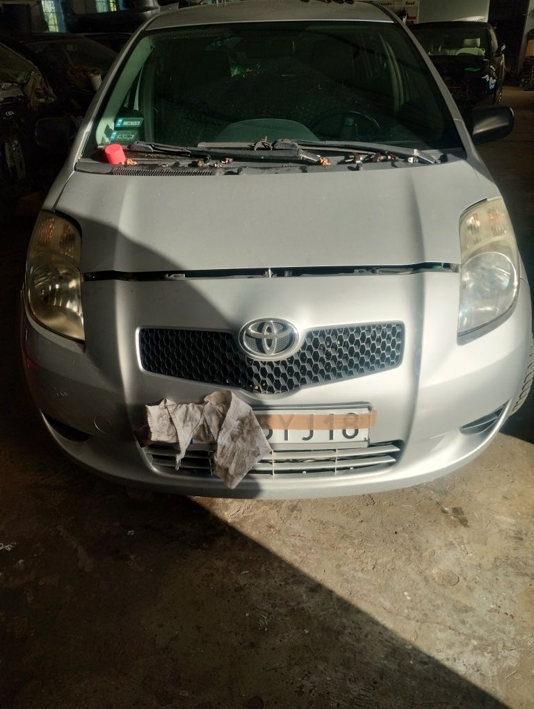 drzwi 5d 3d przednie tylne prawe lewe yaris 2 kod 1e7