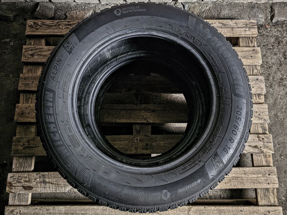 Пара 205/60r16 Michelin | 7.5mm | 2022 | Spain | Зимові преміум шини