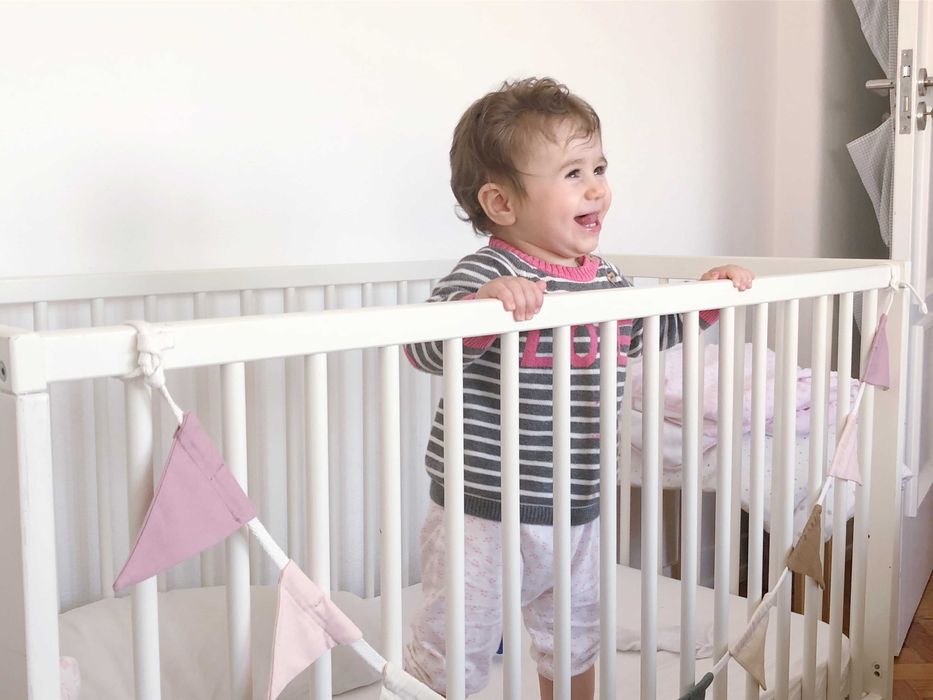 Berço com Altura do Estrado Ajustável + Colchão (Campo de Ourique)