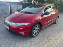 Śliczna Honda Ufo