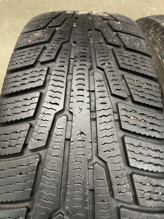 Продам пару зимових шин 215/70 R16 Nokian Nordman RS2